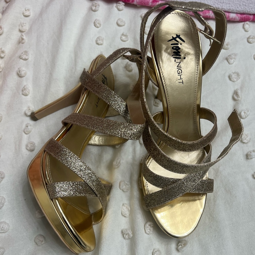 FIONI NIGHTS GOLD HEELS